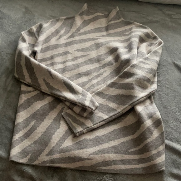 sweater - Picture 1 of 1